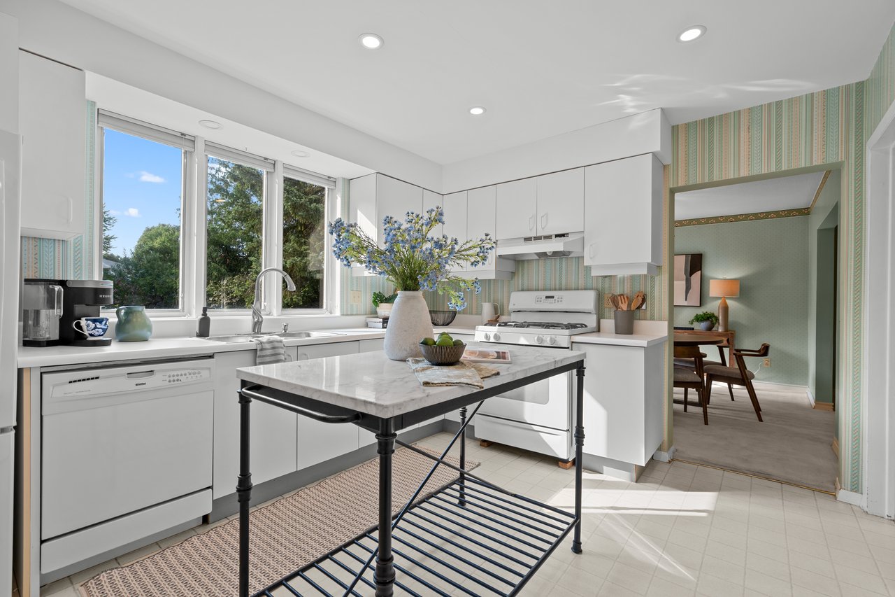 28 Monmouth Crt
