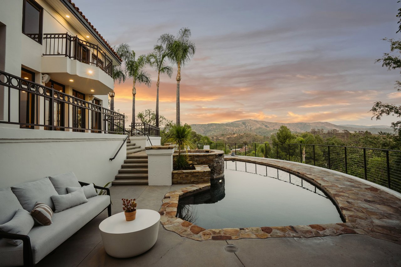 1805 Holly Tree Lane