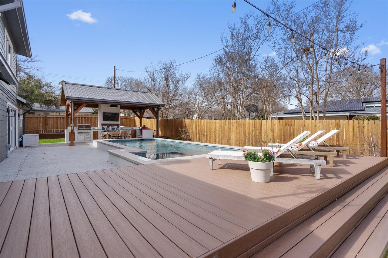 3106 Carlisle Dr
