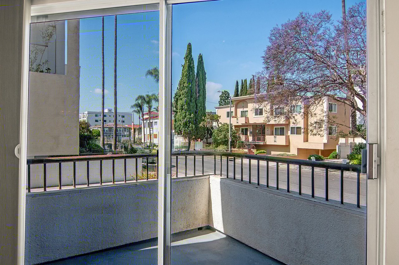916 S. Shenandoah St. # 1