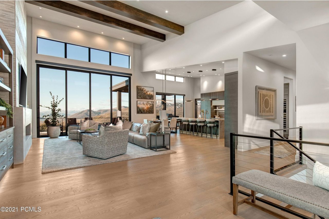 630 W Peace Tree Trl