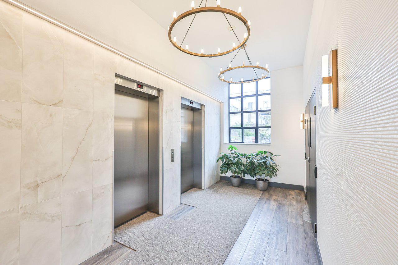 404-185 Robinson Street, Oakville