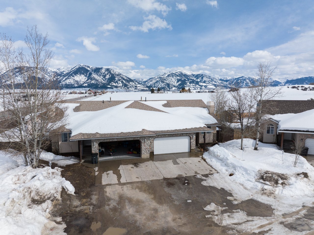 302 BEAR HOLLOW Circle