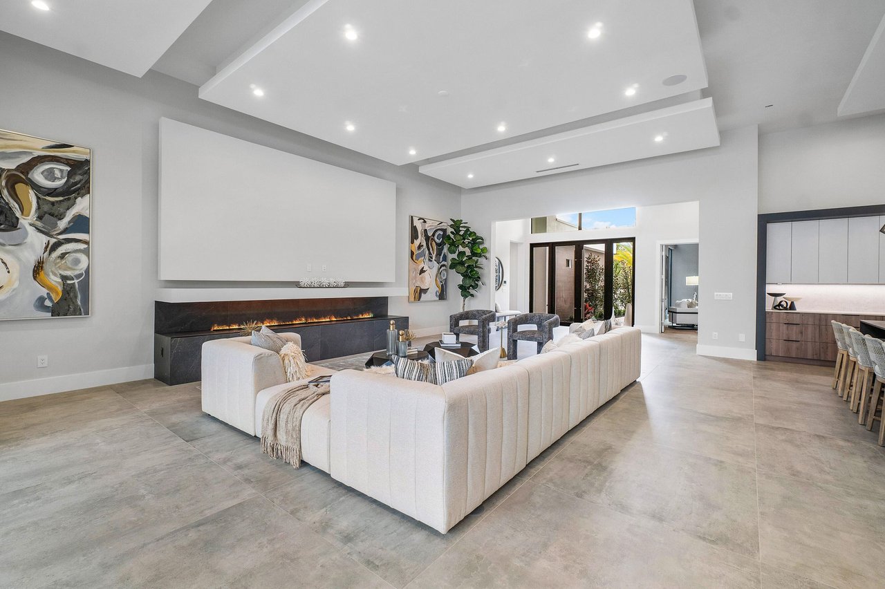 17 NW 15th St