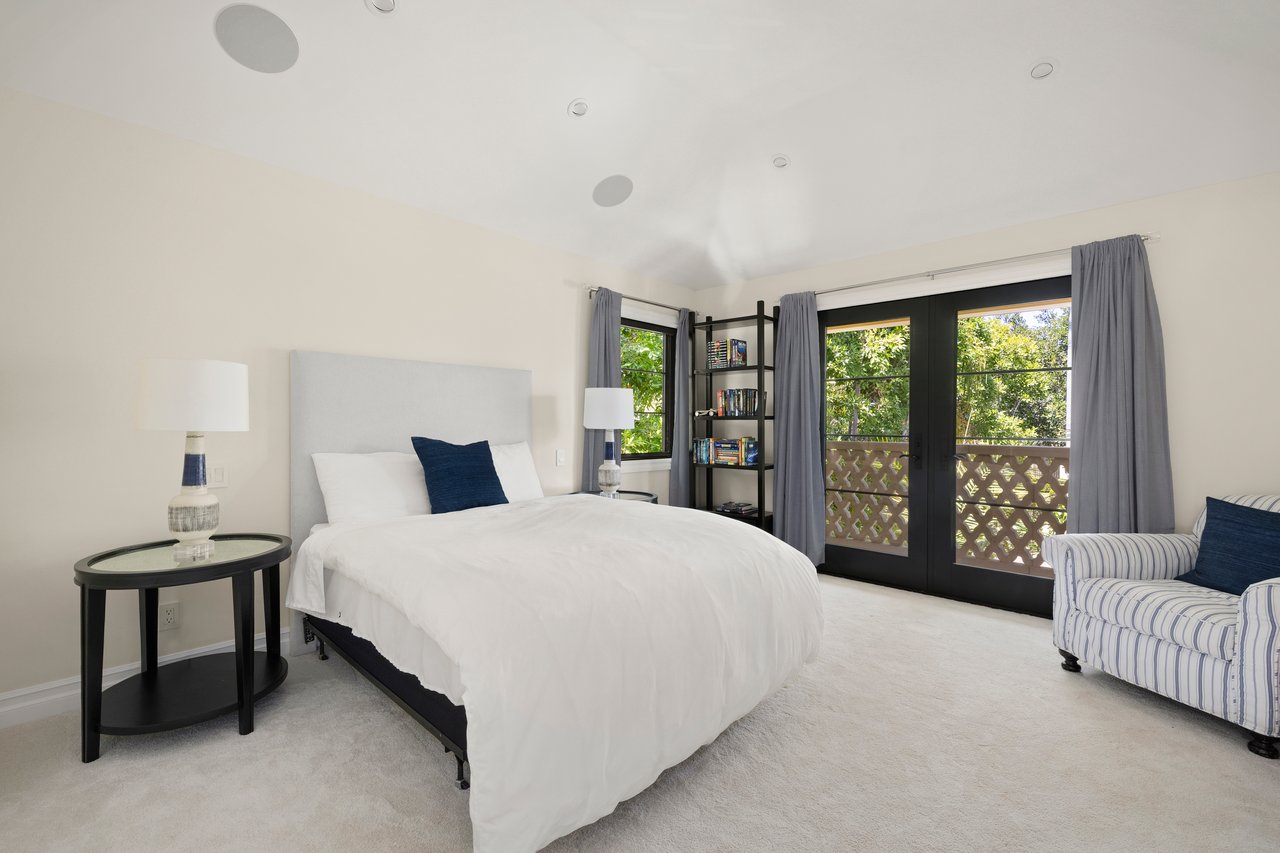 2325 Duxbury Cir