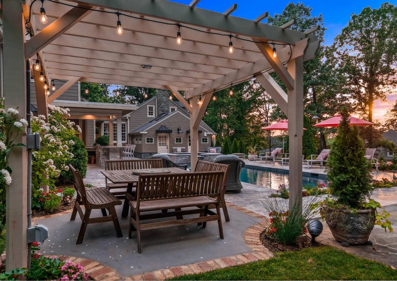 Summer Staging Secrets to Make Buyers Fall in Love