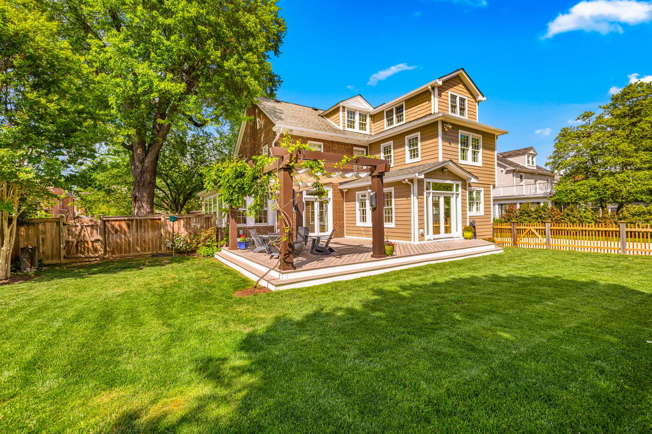 22 W OAK STREET