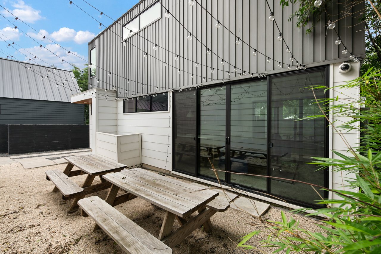 404 W Milton