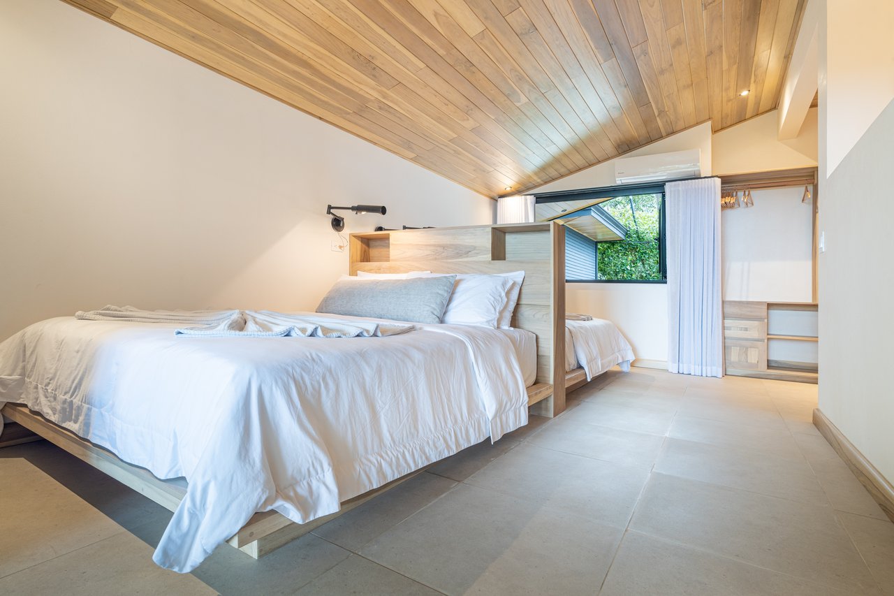 Casa Amarilla – Oceanfront Luxury Meets Sustainable Living in Tres Rios