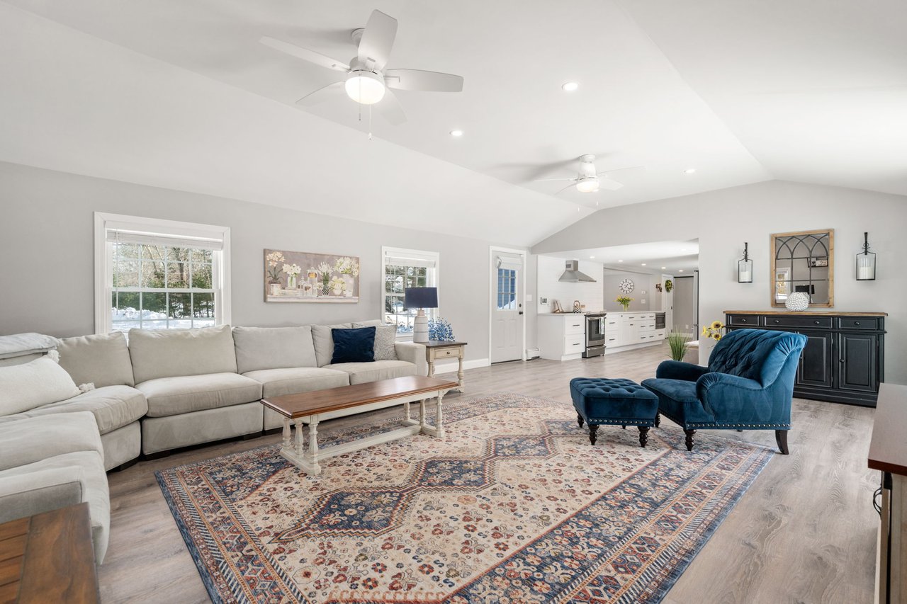 Adorable Farmhouse Right Off Route 3 in Hanover 