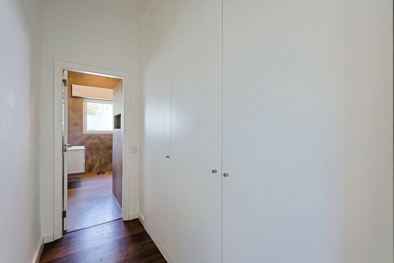 Stylish Renovated 5-Bedroom Villa with Pool in Monte Estoril’s Prestigious Avenida de Portugal