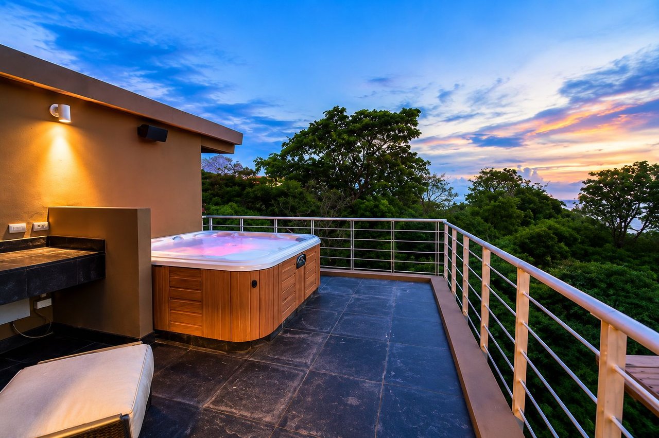 Ocean View Penthouse With Roof Top Jacuzzi @ Los Altos Resort