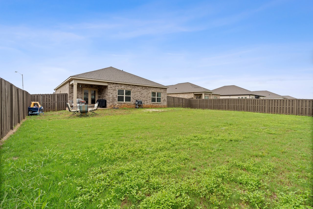 4 BEDROOMS!! Open floor plan and Fenced in back yard!!