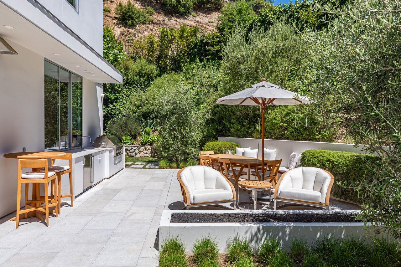 9011 Alto Cedro Dr, Beverly Hills