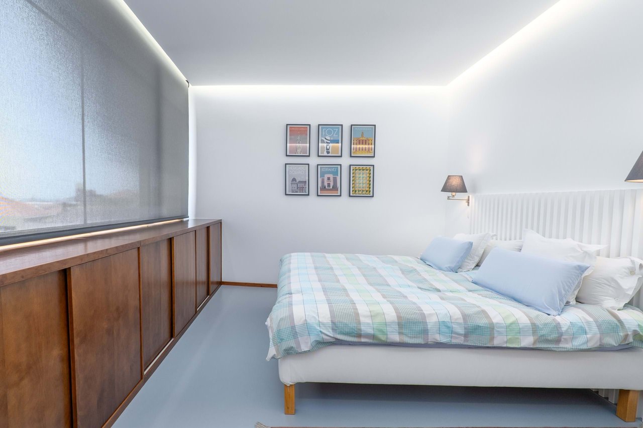 2 Bedroom + 1 Loft with Harbor Views in Central Matosinhos