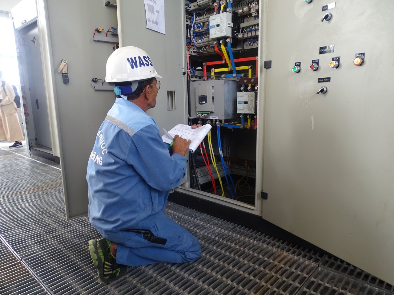 ELECTRICIAN