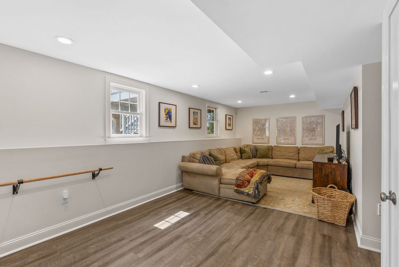 11 Lisa Ln Pembroke, MA 02359