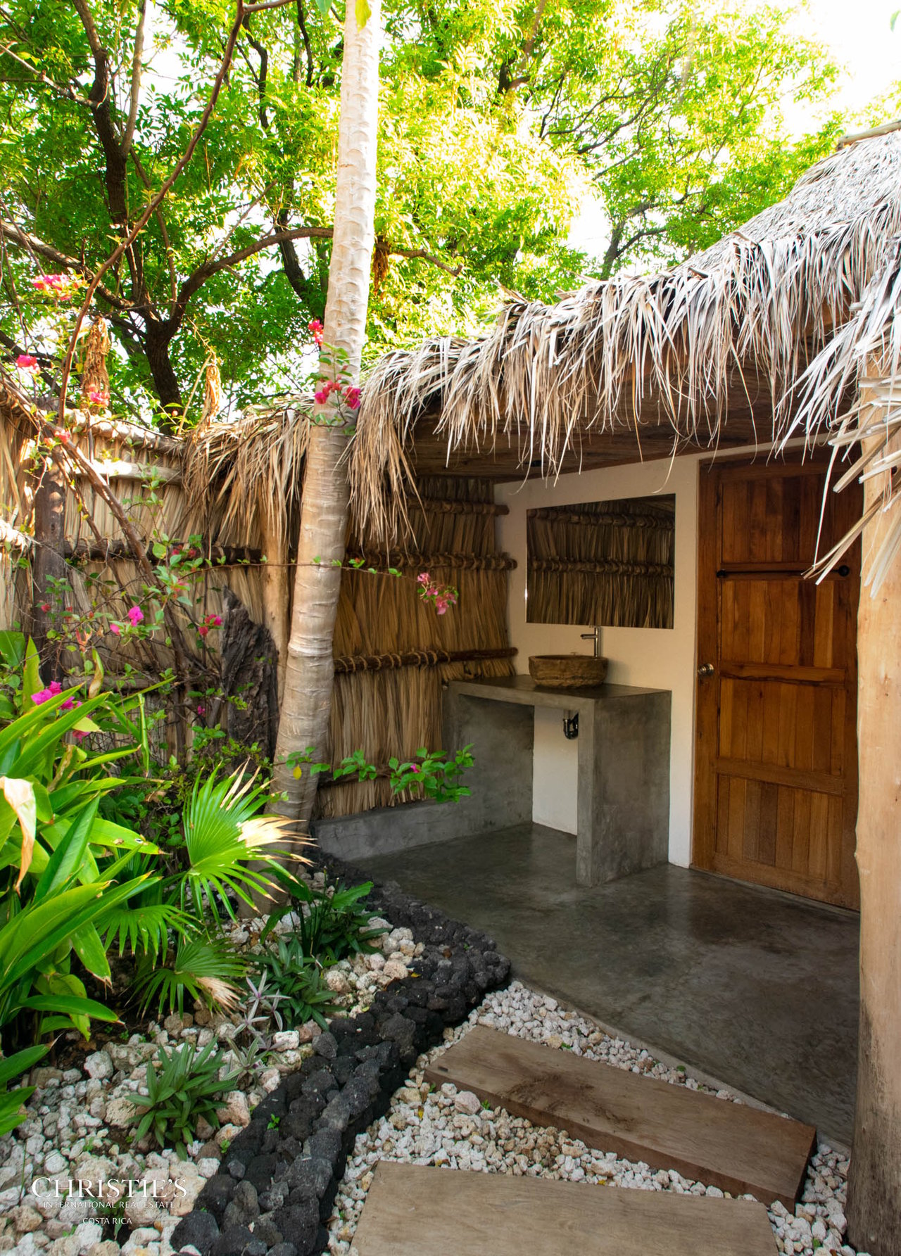 Mandla Boutique Coastal Retreat with World-Class Surf