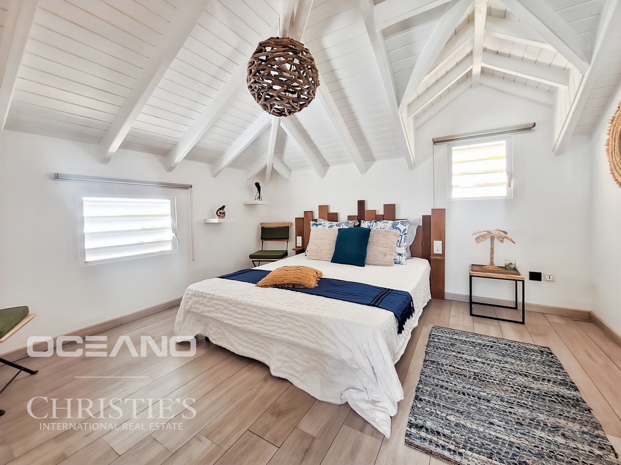 Sea View Villa + 2 Bedroom Apartment – Sought-After Area
