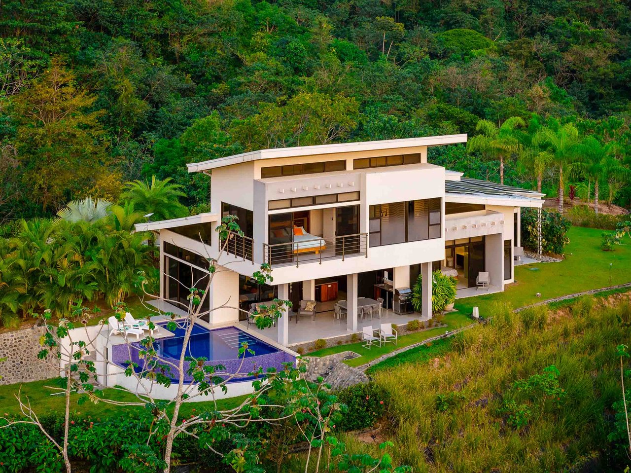 Guest House and Infinity Pool Ocean View Luxury Estate