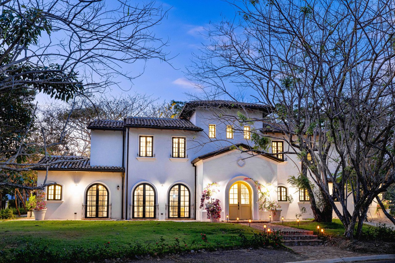 Casa Las Mareas | 4-Bedroom Beachfront Villa with Pool in Las Golondrinas, Hacienda Pinilla