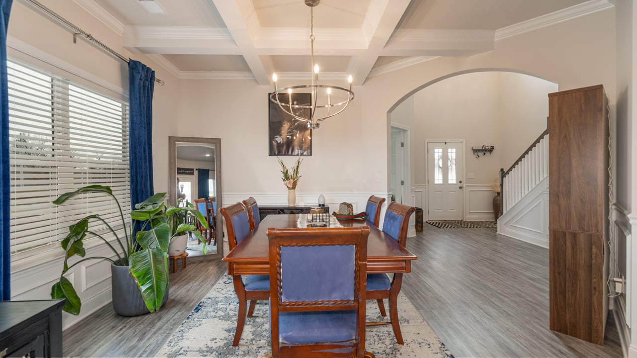 5 Bedroom Gorgeous Home! Lots of Space!!