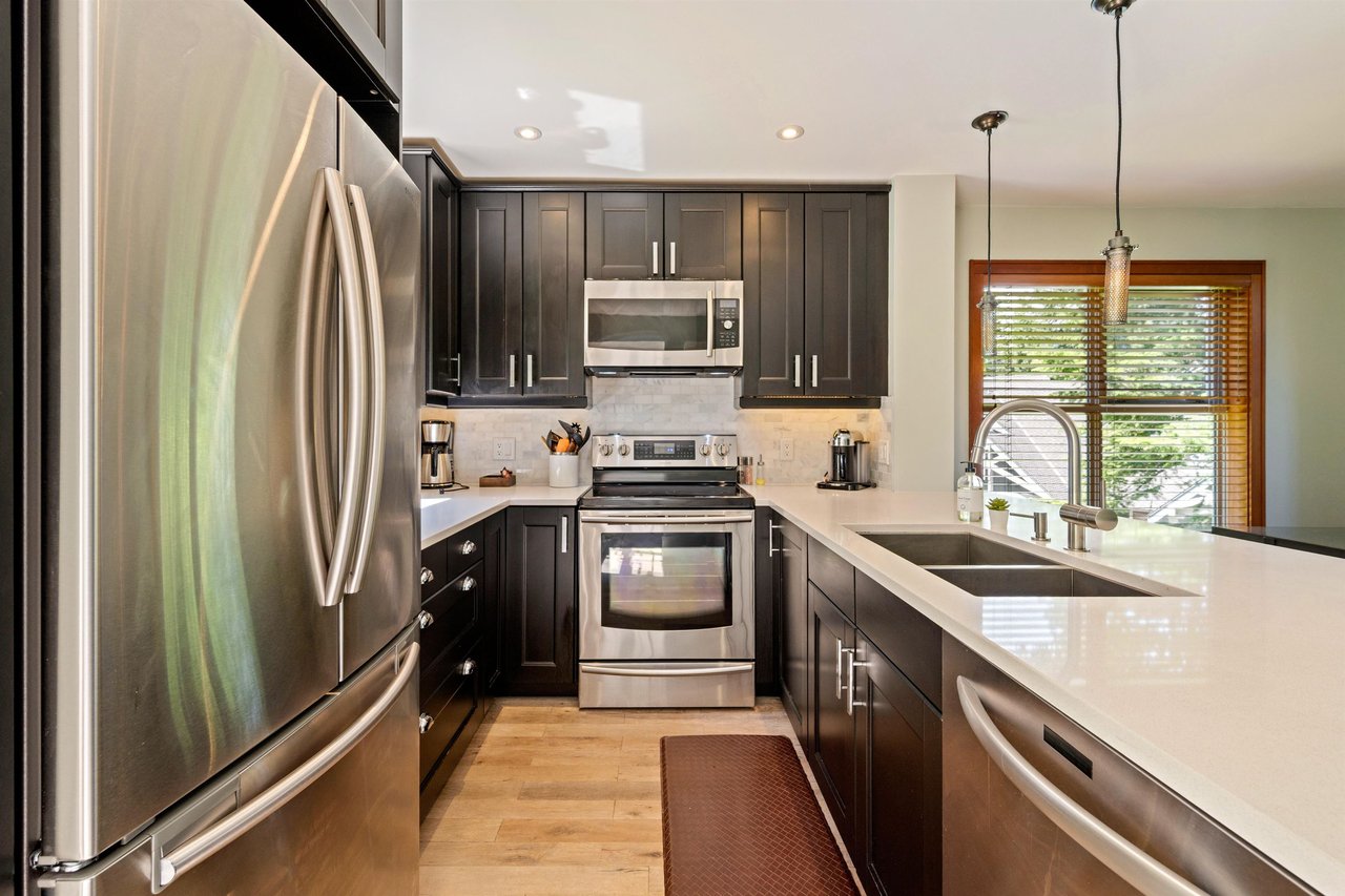 4-4661 Blackcomb Wy