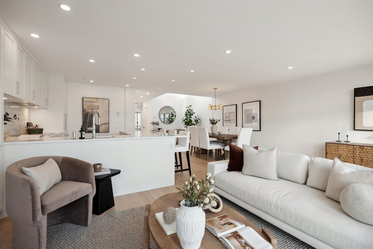 207-2433 Bellevue Ave