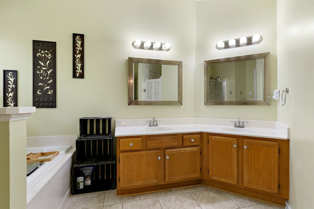 6007 Oak Landing Drive