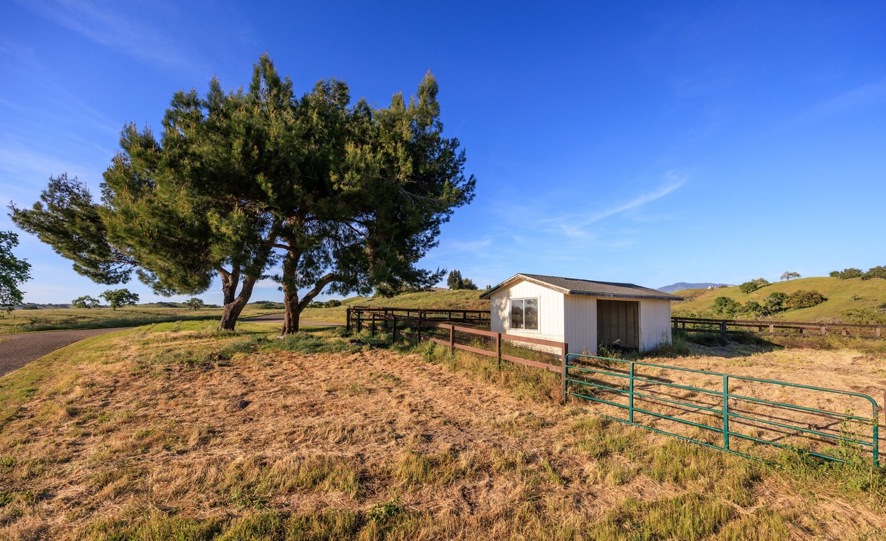 RARE LAND OPPORTUNITY IN LOS OLIVOS