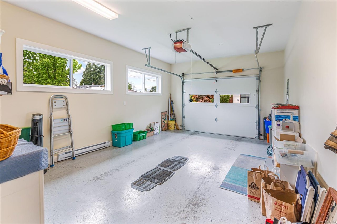 1-220 McVickers St