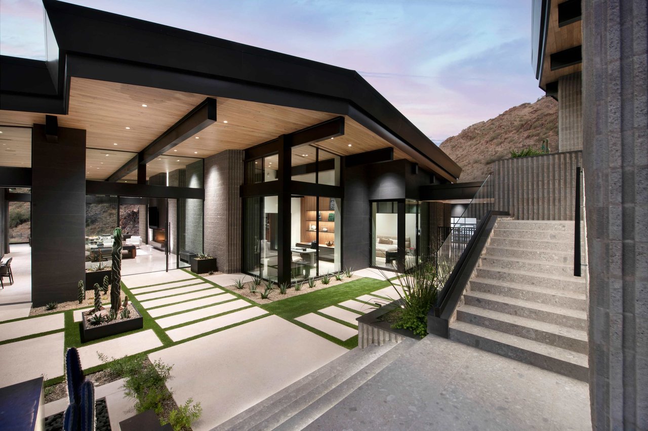 Hillside Modern Luxury Home in Paradise Valley, Arizona