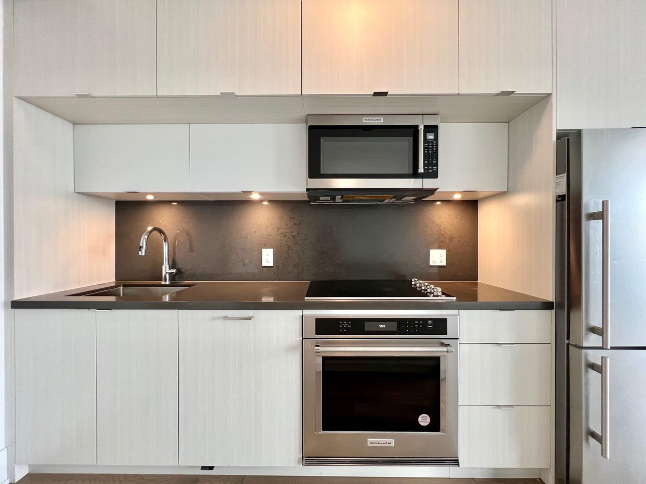 585 Bloor St E #4215