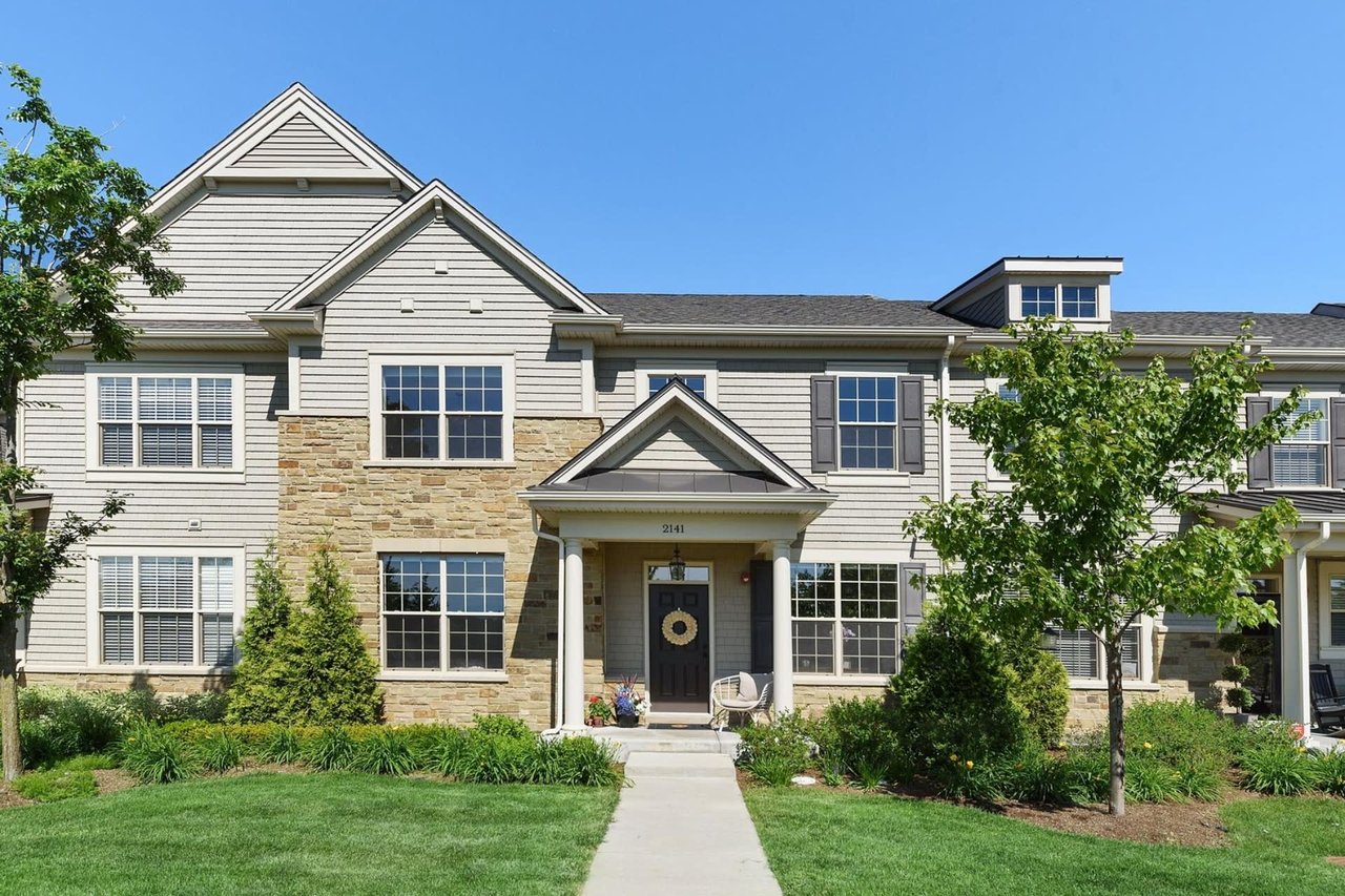 Four Tips for Buying and Selling Simultaneously in Arlington Heights