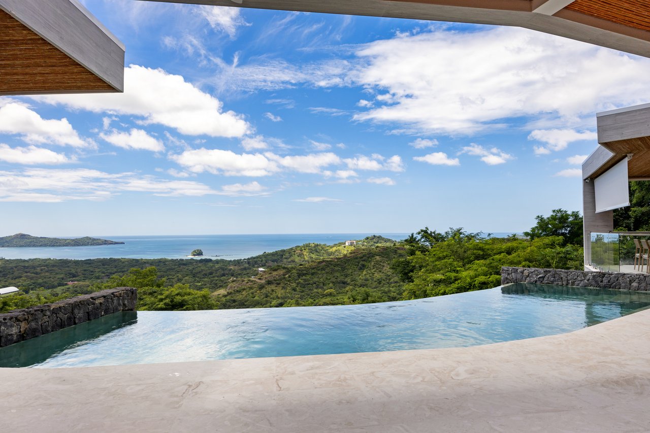 Contemporary Infinity Pool Villa, Flamingo, Guanacaste