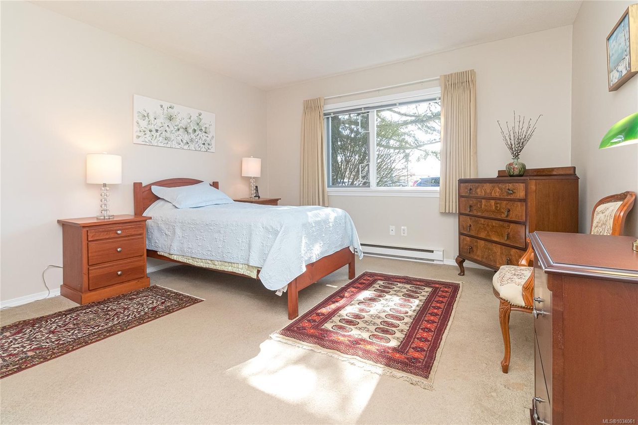 102-2360 James White Blvd
