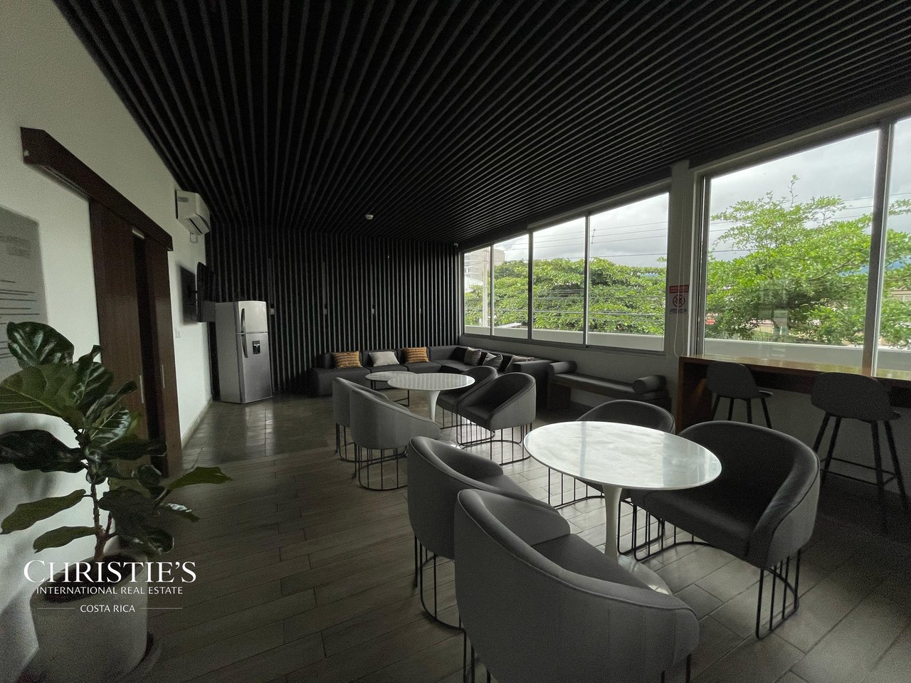 Contemporary 15th Floor Residence at U Nunciatura – Rohrmoser