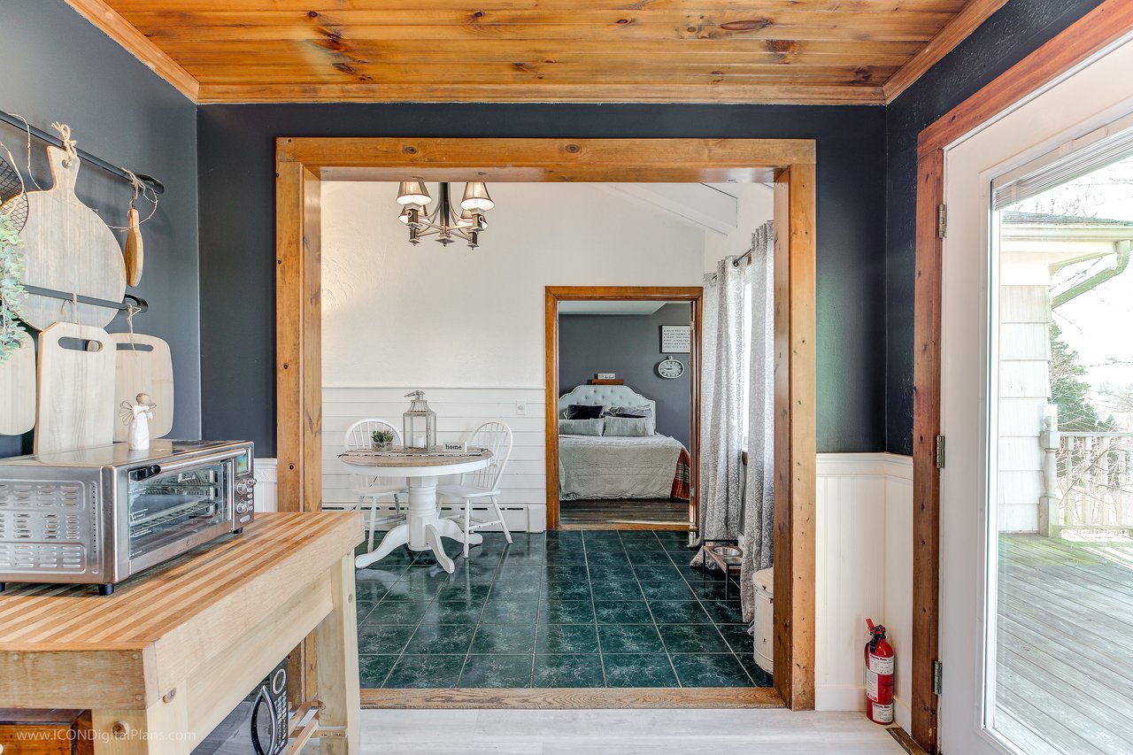 2685 Main Road, Tiverton, RI 02878