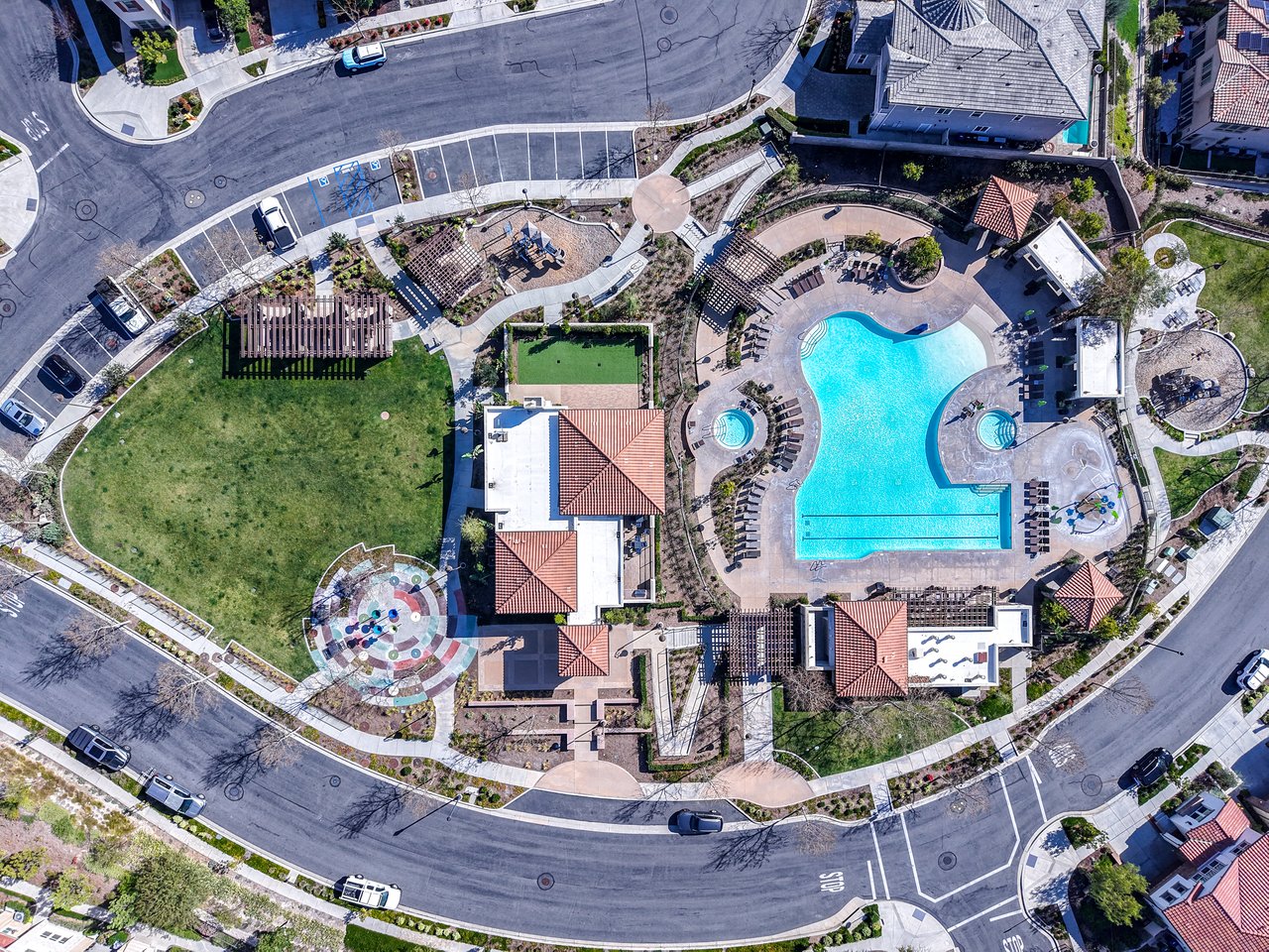 608 White Oaks, Lake Forest