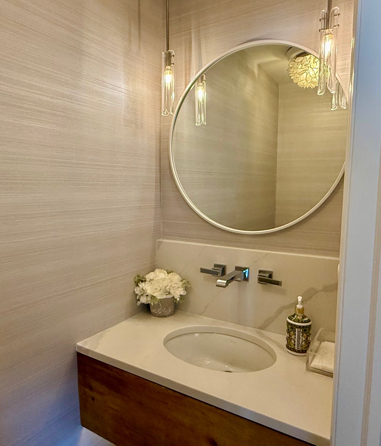 #1098 Beautiful Bayfront with Pool