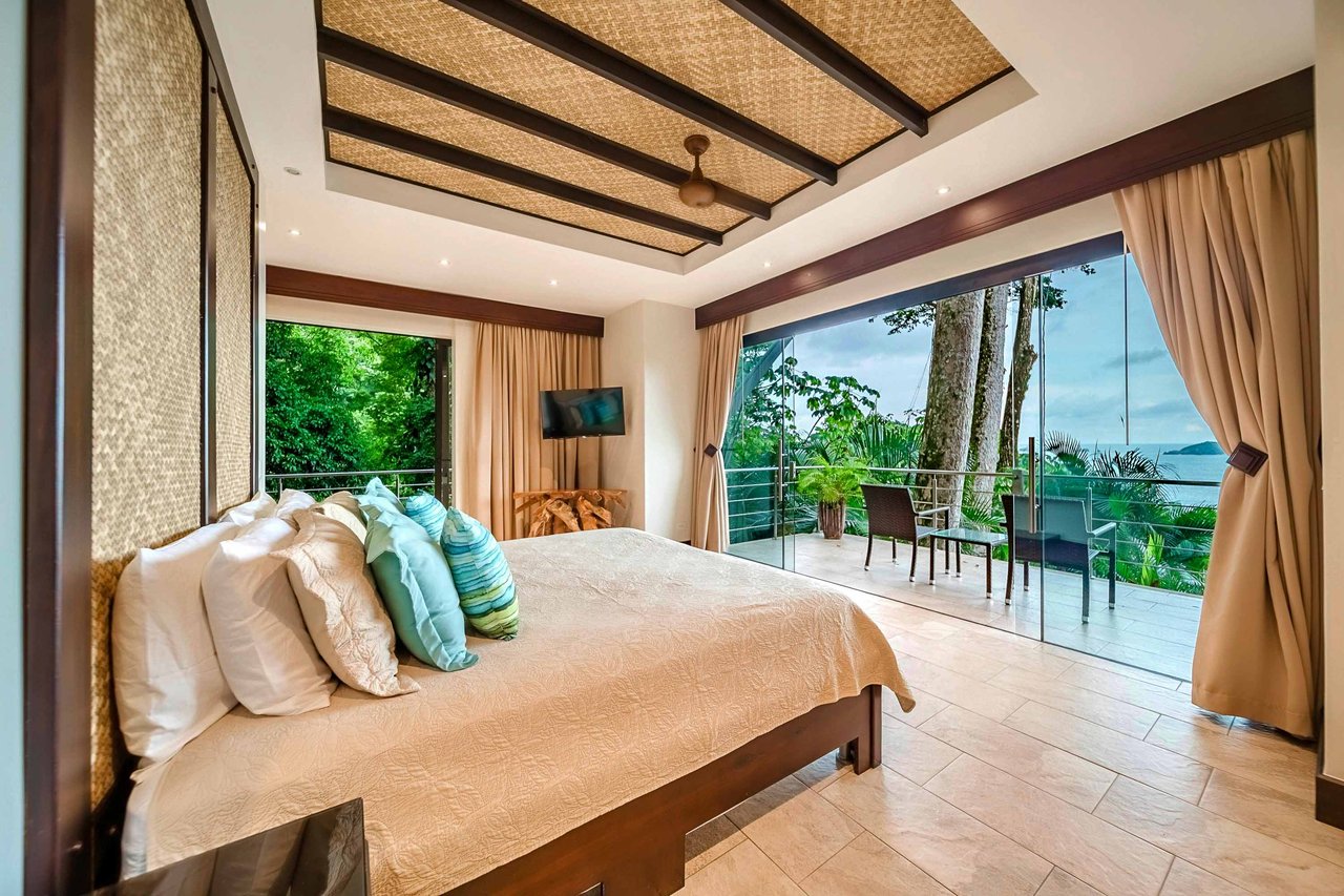 Walk to beach Vista Hermosa Estate Lucrative Contemporary Estate