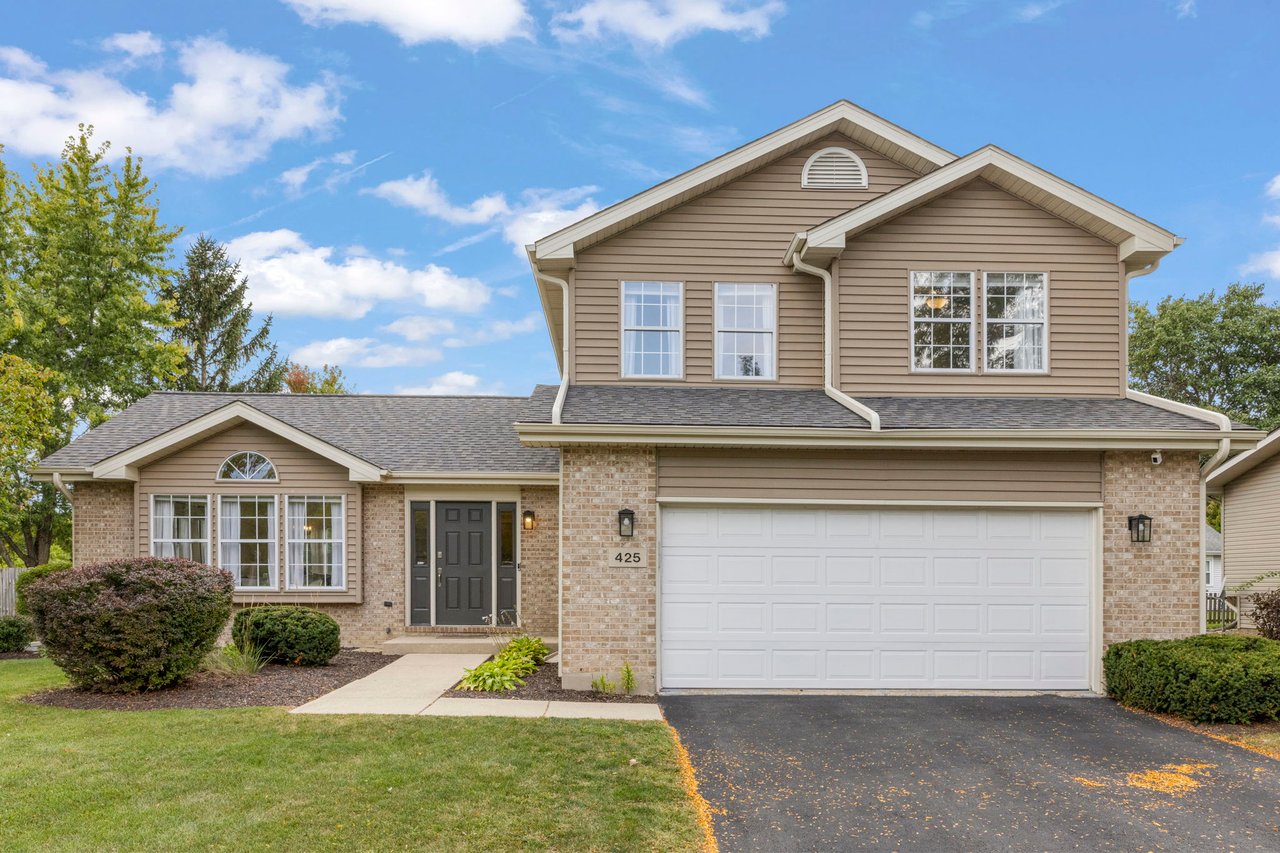 425 Cimmaron Dr E | Aurora