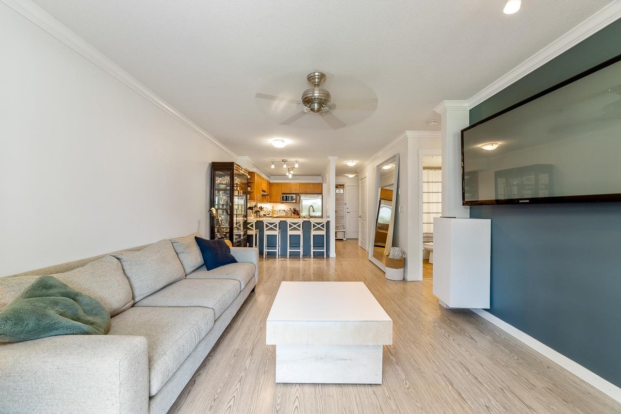 110-15621 Marine Dr