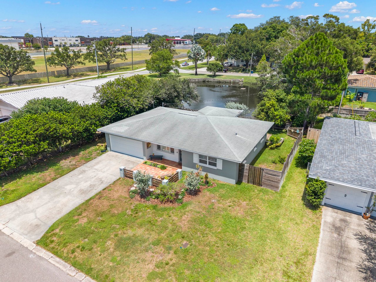 805 Wellington Dr 