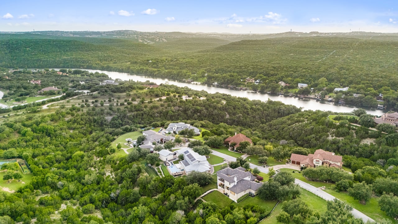 Modern Transitional Luxury Home in Gated Bluffs of Steiner Ranch | Lake Austin Access + Hill Country Views | $1.9MM
