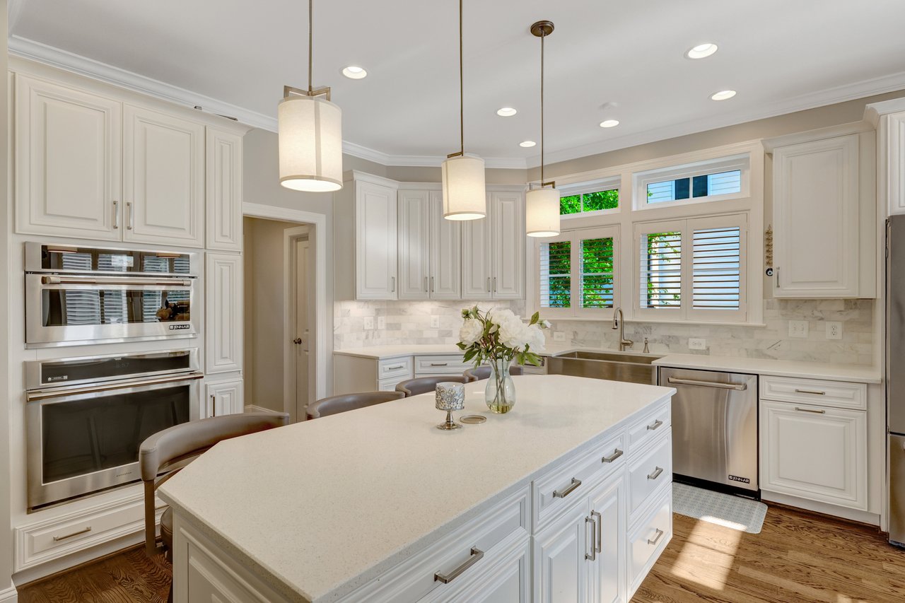 300 Jade Ct NW