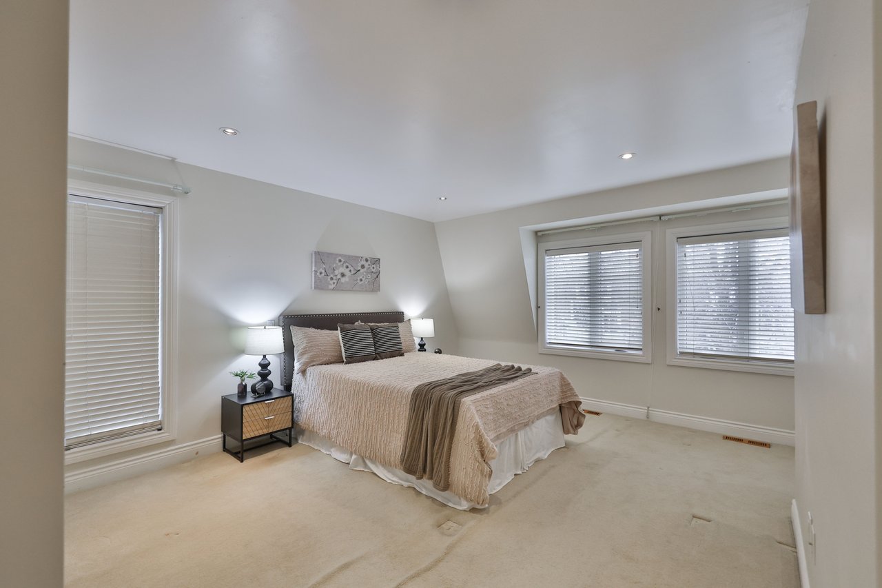 86 Forsythe Street, Oakville