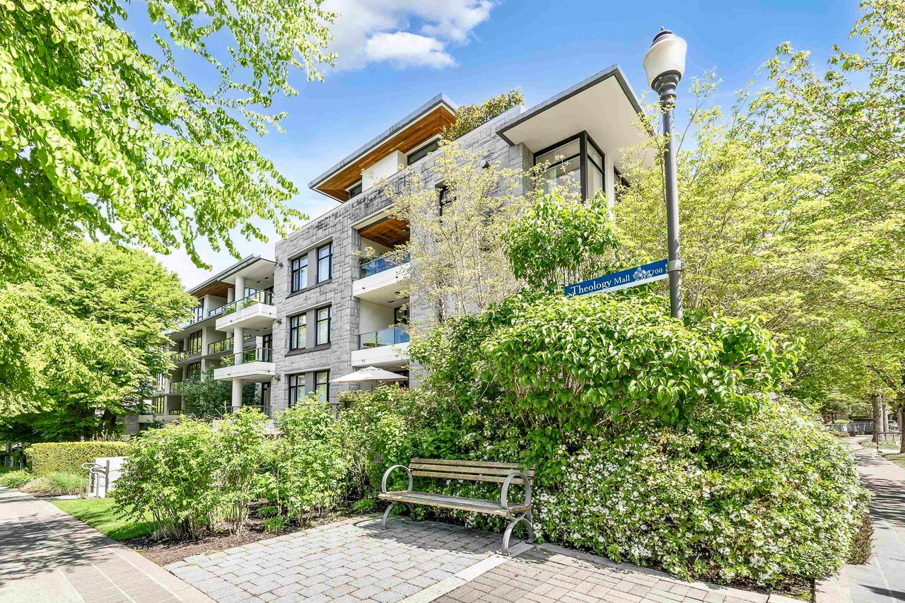 210-5989 Iona Dr