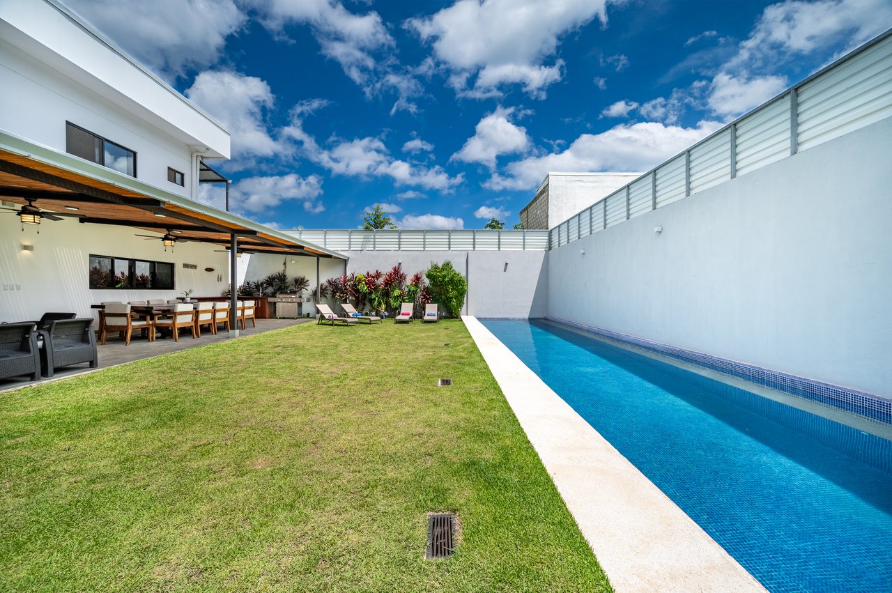 Casa Off shore | Spacious 6BR Home Steps from Tamarindo Beach & Town