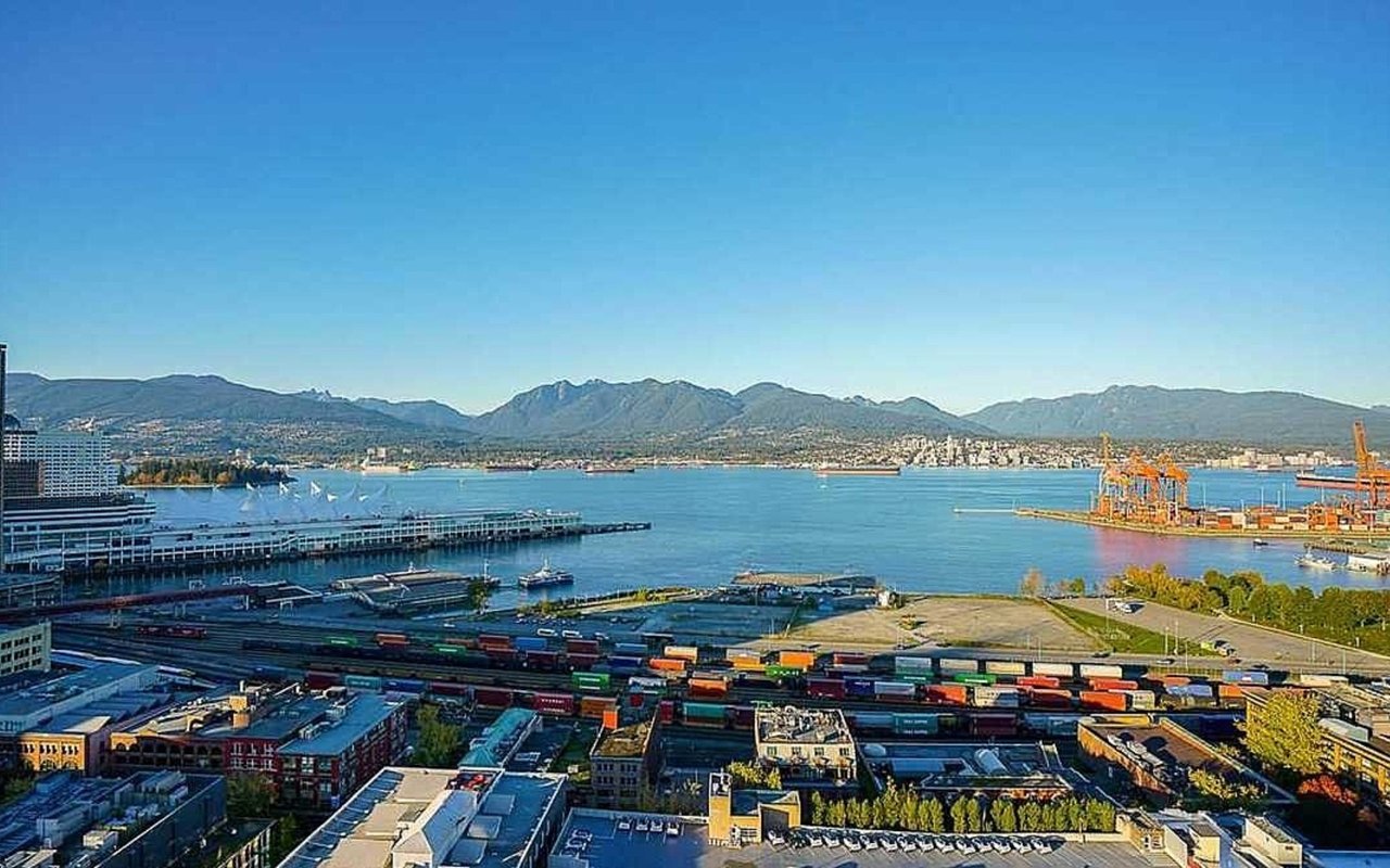 From the Hobbit House to Houseboats - 5 Unusual Homes in Vancouver